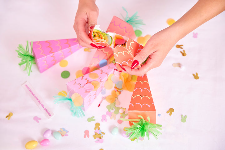 Hop &amp; Pop Carrot Party Crackers (6 ct)