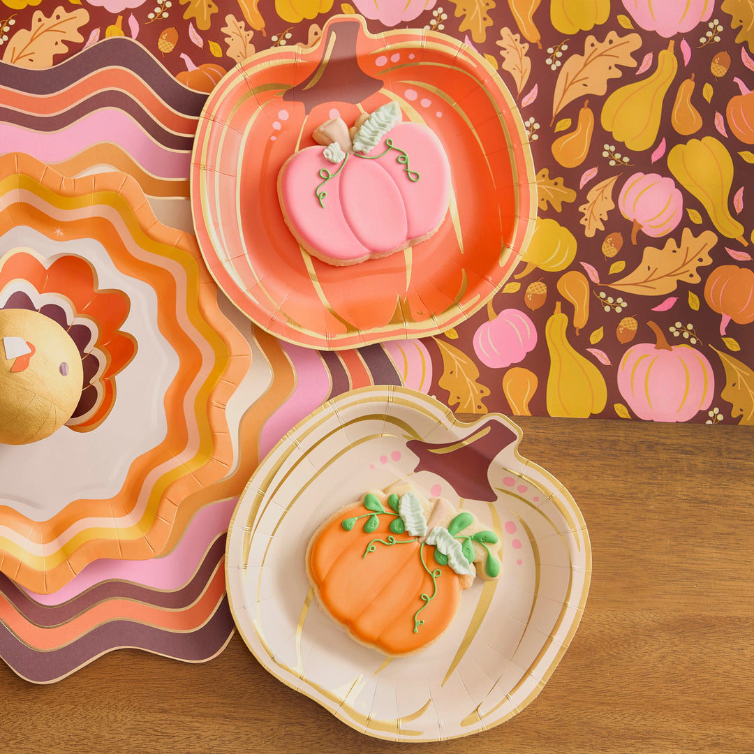 GOURDGEOUS PUMPKIN LUNCH PLATES