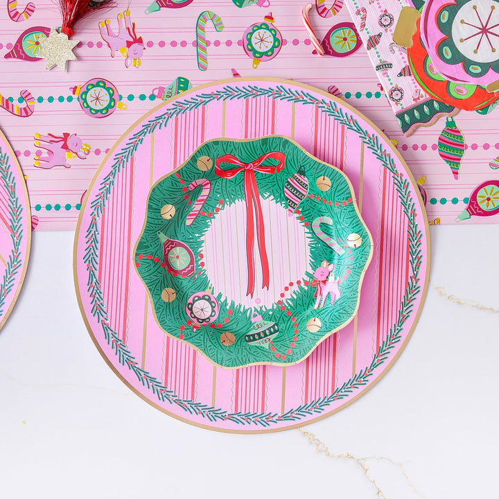 Merry Kitschmas Wreath Dinner Plates