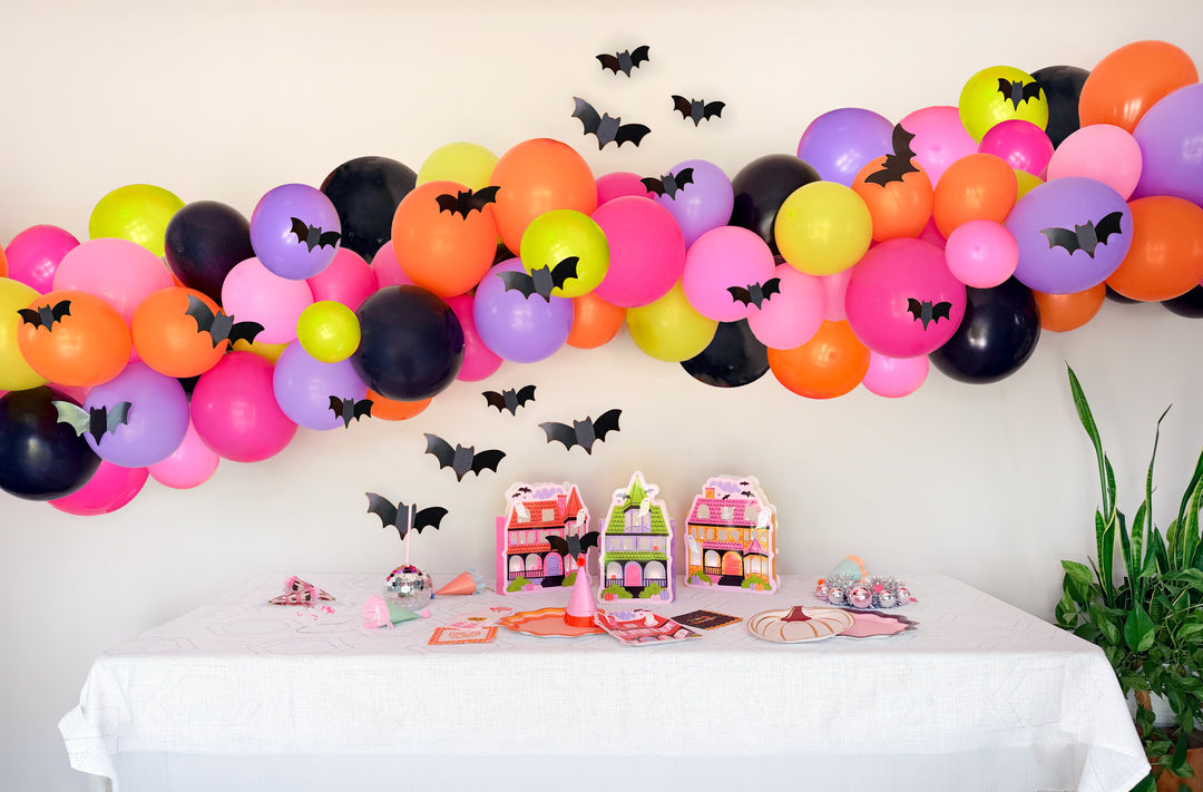 BAT &amp; BOOJIE BALLOON GARLAND