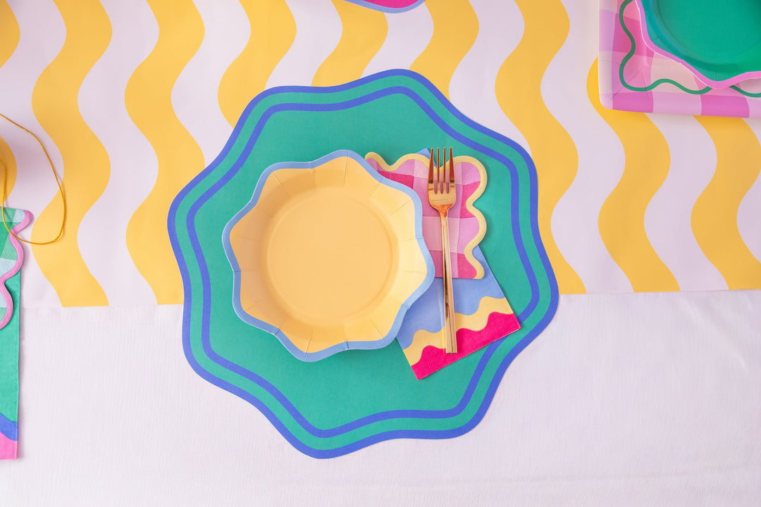 Colorwave Scalloped Placemats (10 ct, 5 colors)